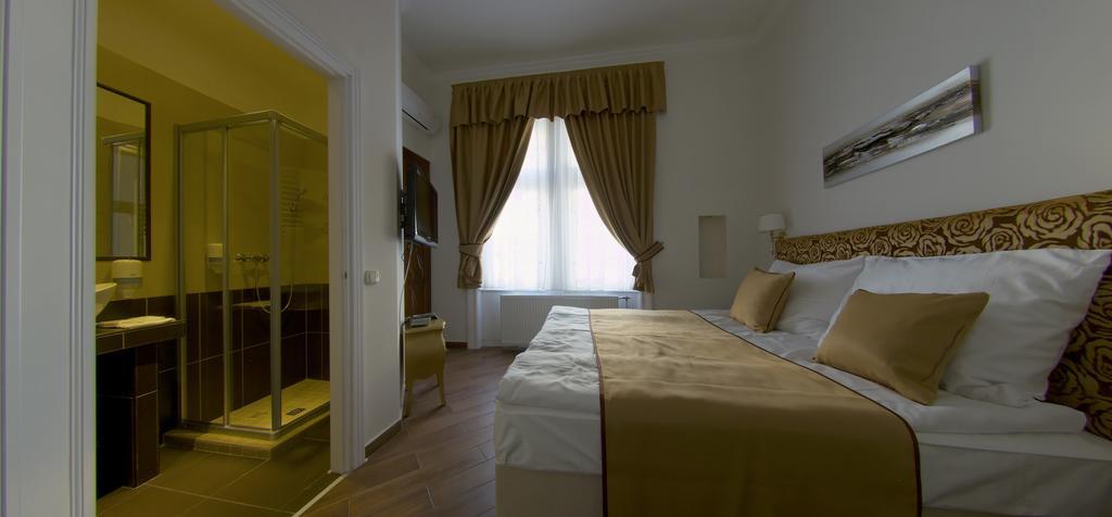 Jokai Bed & Breakfast 4*